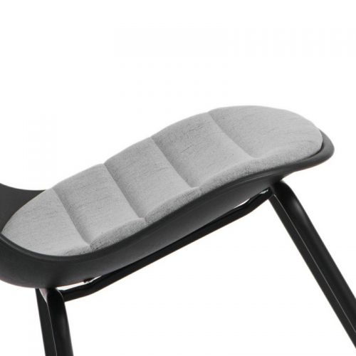 Nowoczesne krzesło kawiarniane z tapicerowanym siedziskiem layer