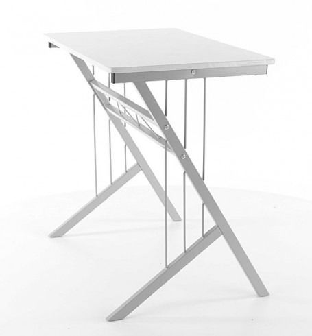 Białe biurko z aluminiowym stelażem b-120
