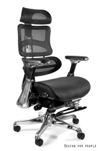 Regulowany fotel biurowy z wysuwanym podnóżkiem ergothrone