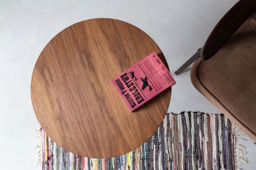 Fornirowany stolik kawowy z okrągłym blatem pawi round big