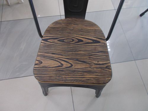 Metalowe krzesło z drewnianym siedziskiem loft 4